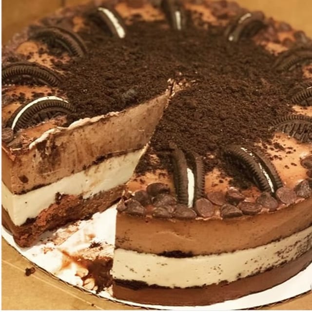 Whole Gluten Free Cookies N Cream Cake.